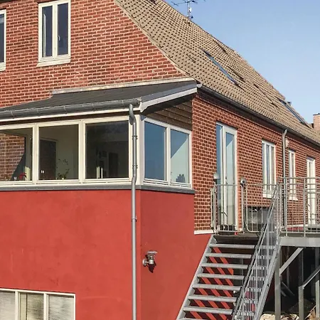 Three-bedroom Holiday In بيت للعطل