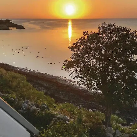 Three-bedroom Holiday In بيت للعطل
