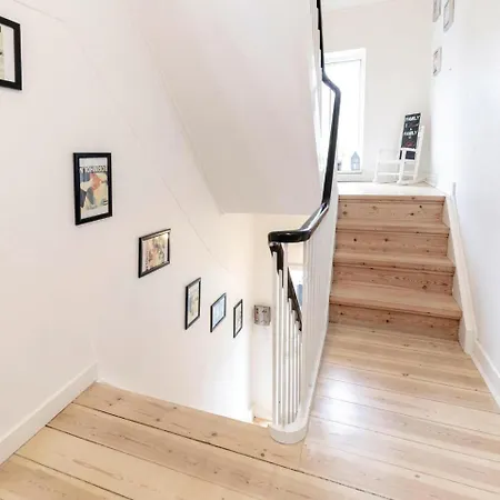 Three-bedroom Holiday In Neksø