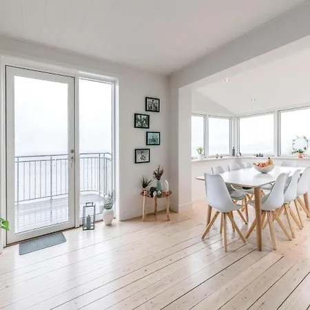 Three-bedroom Holiday In *
