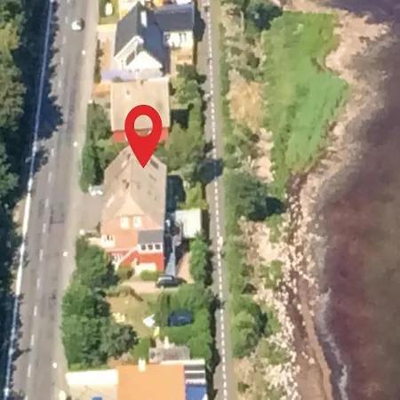 Three-bedroom Holiday In * Neksø
